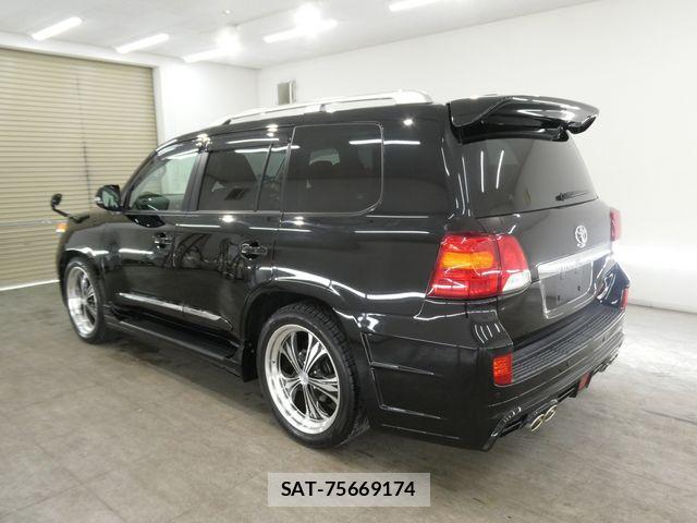 Toyota LAND CRUISER 2014-03 8208243-1
