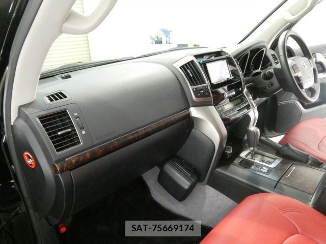 Toyota LAND CRUISER 2014-03 8208243-21