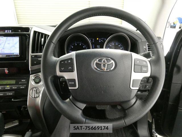 Toyota LAND CRUISER 2014-03 8208243-23