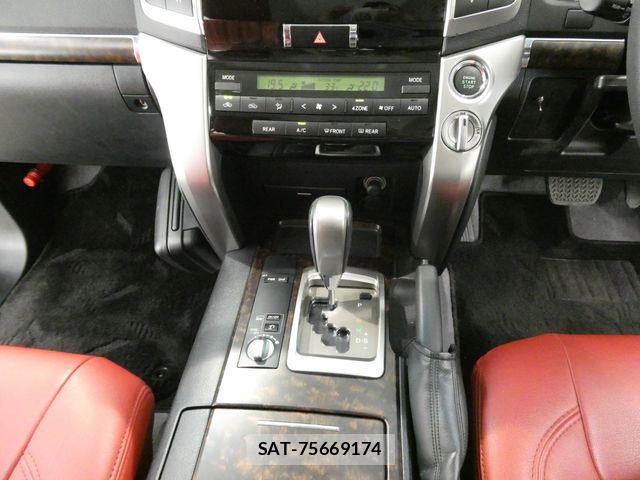 Toyota LAND CRUISER 2014-03 8208243-25