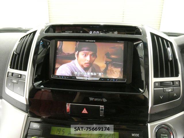 Toyota LAND CRUISER 2014-03 8208243-26