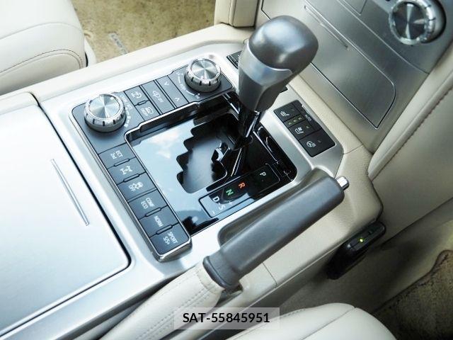 Toyota LAND CRUISER 2020-10 8208238-27