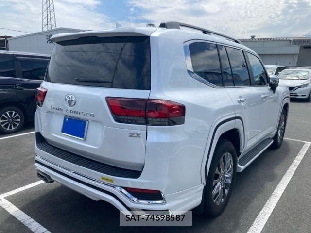 Toyota LAND CRUISER 2023-09 8230558-5