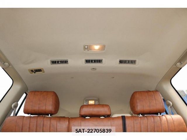 Toyota LAND CRUISER 2003-01 8230563-8