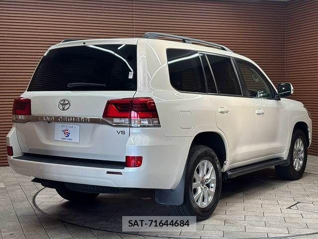 Toyota LAND CRUISER 2019-08 8245651-15