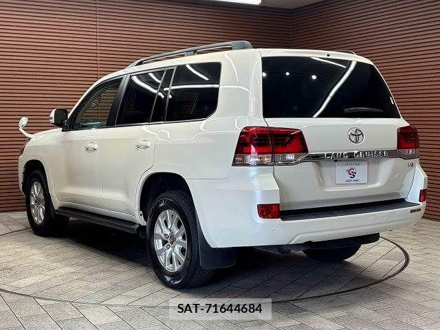 Toyota LAND CRUISER 2019-08 8245651-16