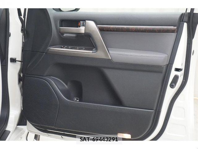 Toyota LAND CRUISER 2010-01 8315085-11