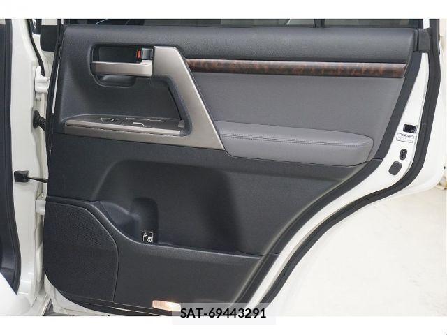 Toyota LAND CRUISER 2010-01 8315085-12