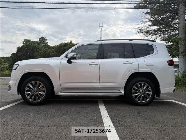 Toyota LAND CRUISER 2025-05 8315080-5