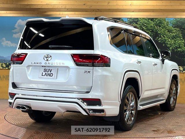 Toyota LAND CRUISER 2022-07 8354805-16
