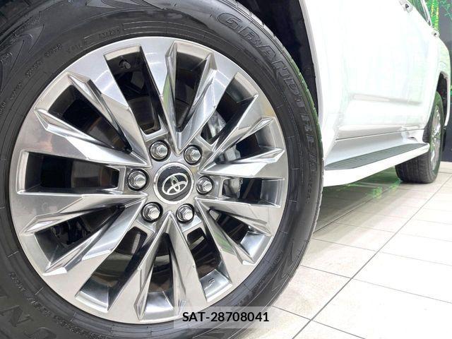 Toyota LAND CRUISER 2024-04 8366617-12