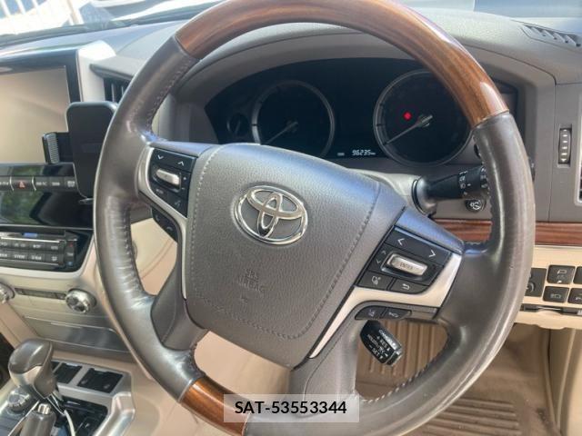 Toyota LAND CRUISER 2018-05 8366623-18