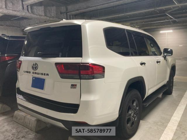 Toyota LAND CRUISER 2023-11 8366616-2