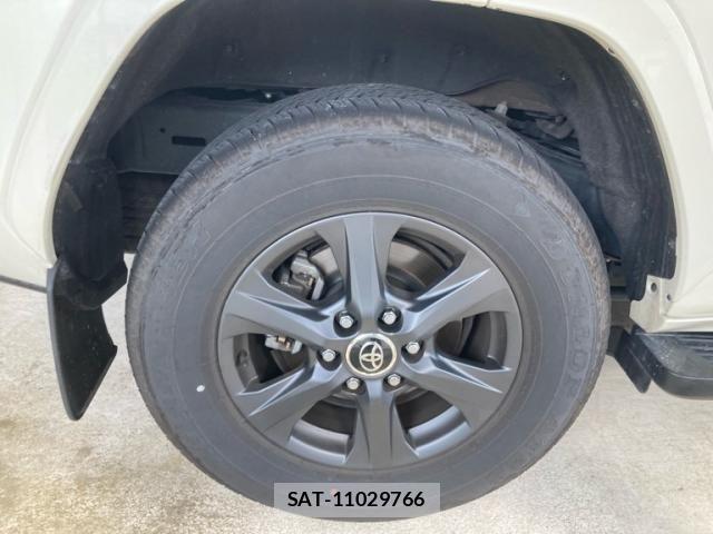 Toyota LAND CRUISER 2024-08 8366621-5