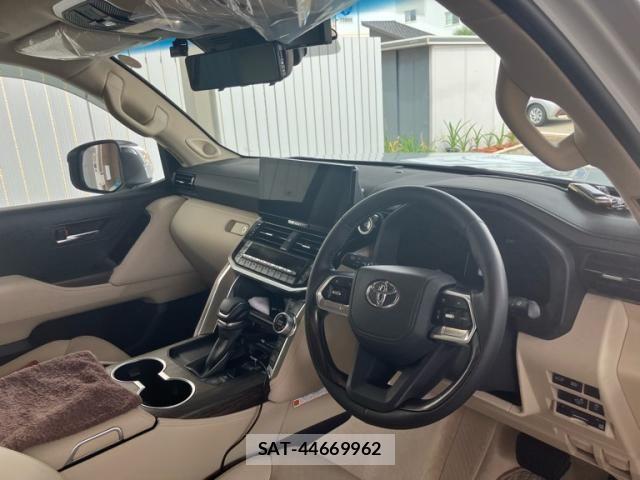 Toyota LAND CRUISER 2025-10 8366615-10