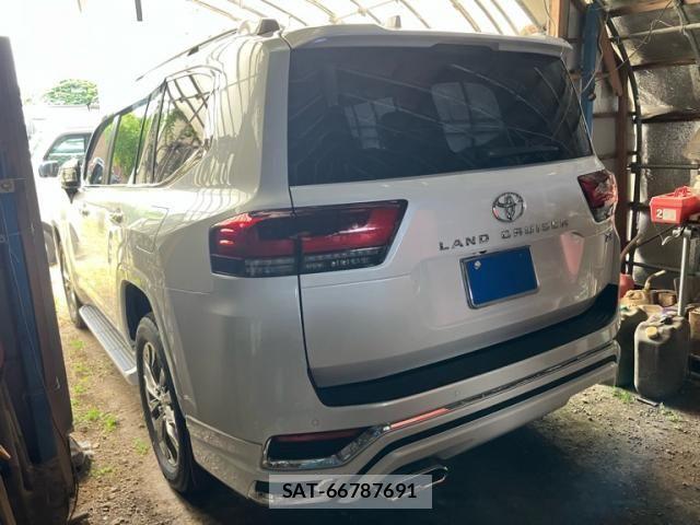 Toyota LAND CRUISER 2025-07 8413172-3