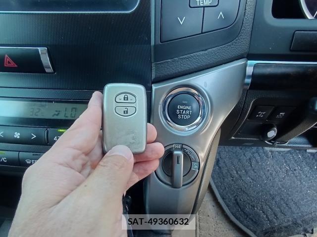 Toyota LAND CRUISER 2011-08 8438313-7