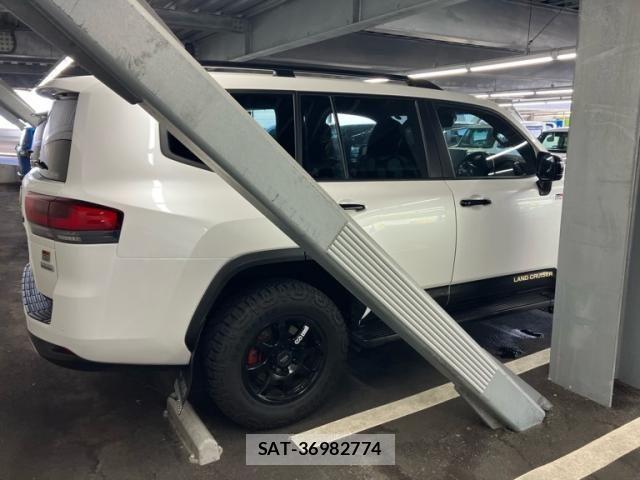 Toyota LAND CRUISER 2023-12 8438312-6