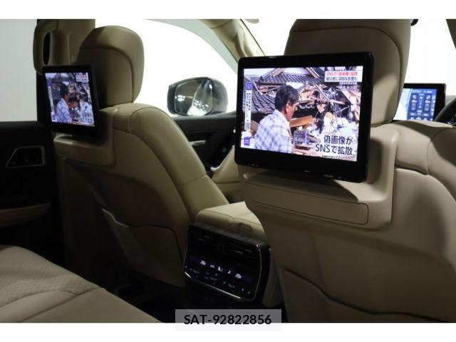 Toyota LAND CRUISER 2023-07 8437632-6