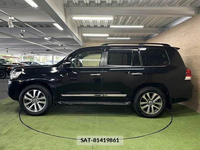 Toyota LAND CRUISER 2018-05 8485601-16