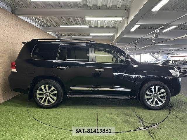 Toyota LAND CRUISER 2018-05 8485601-17