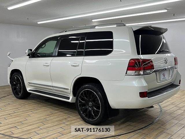 Toyota LAND CRUISER 2017-05 8485606-13