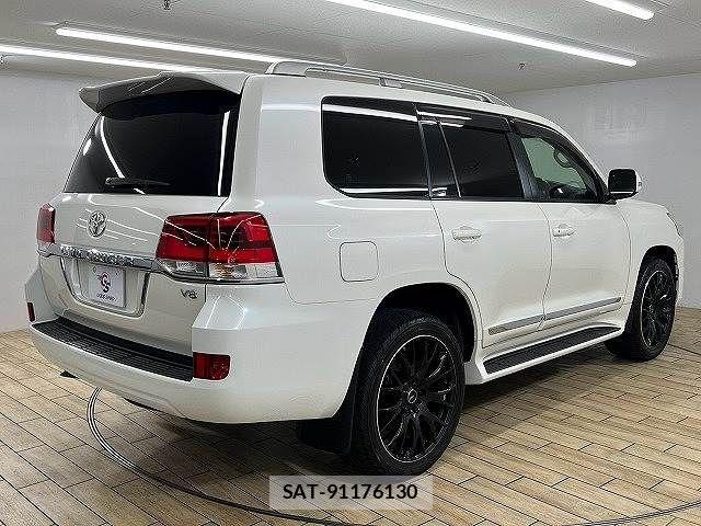 Toyota LAND CRUISER 2017-05 8485606-14