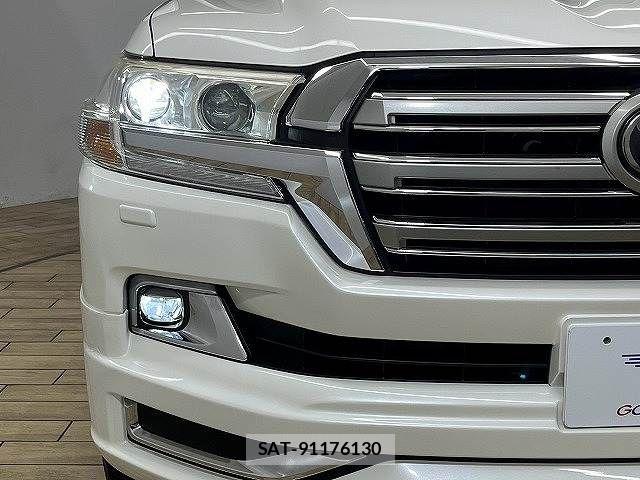 Toyota LAND CRUISER 2017-05 8485606-19