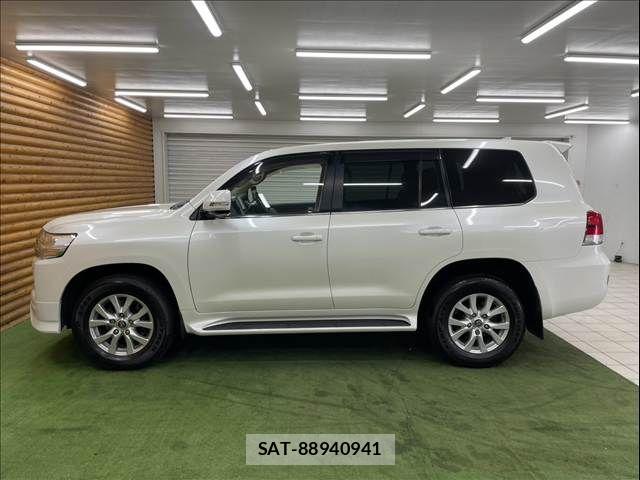 Toyota LAND CRUISER 2018-04 8627397-16