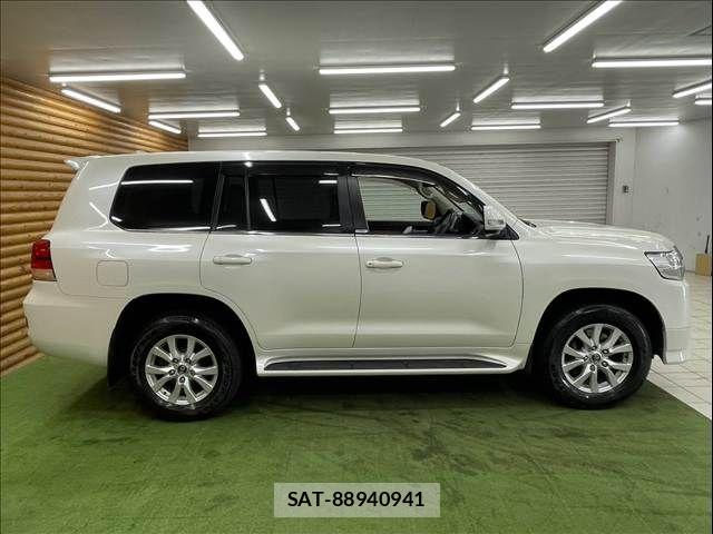 Toyota LAND CRUISER 2018-04 8627397-17