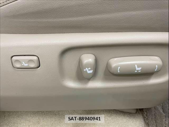 Toyota LAND CRUISER 2018-04 8627397-6