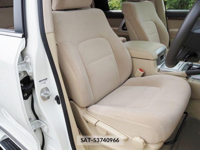 Toyota LAND CRUISER 2016-07 8627398-12