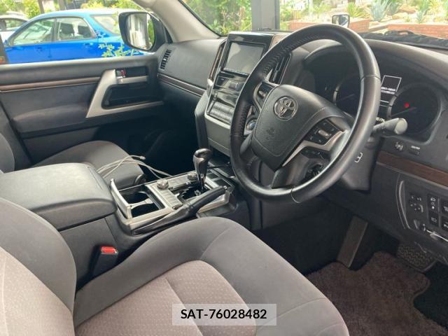 Toyota LAND CRUISER 2018-08 8659808-14