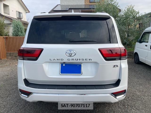 Toyota LAND CRUISER 2024-07 8829837-4