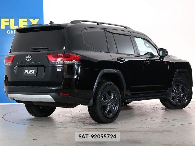 Toyota LAND CRUISER 2023-01 8829832-3