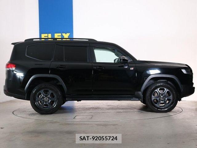 Toyota LAND CRUISER 2023-01 8829832-4