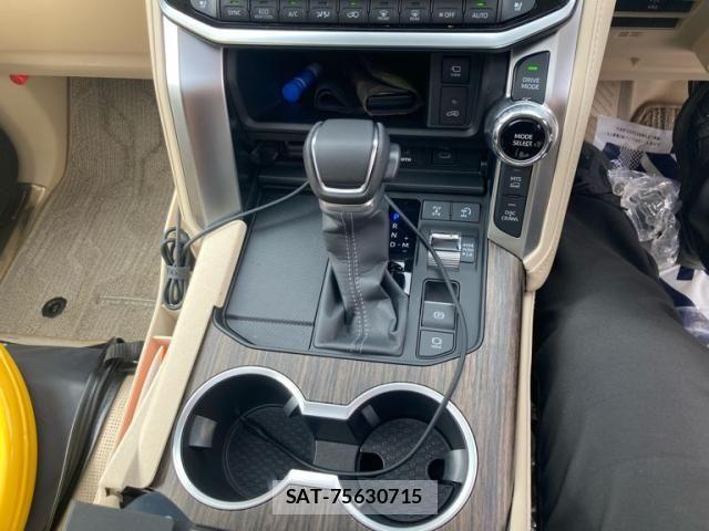 Toyota LAND CRUISER 2025-07 8829830-18