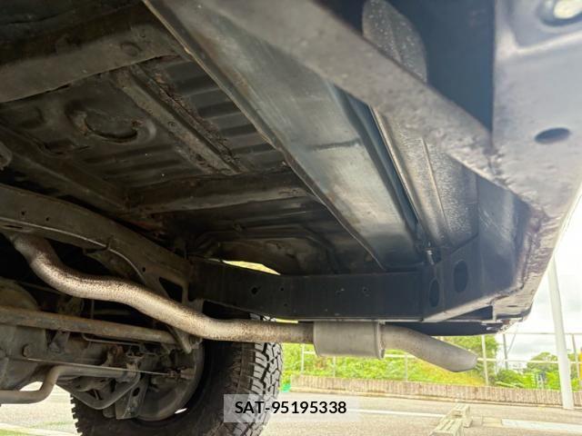 Toyota LAND CRUISER 1993-05 8829852-9