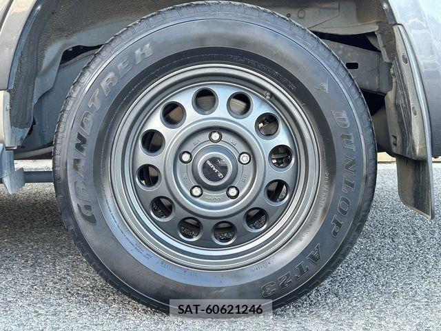 Toyota LAND CRUISER 2018-07 8829845-9