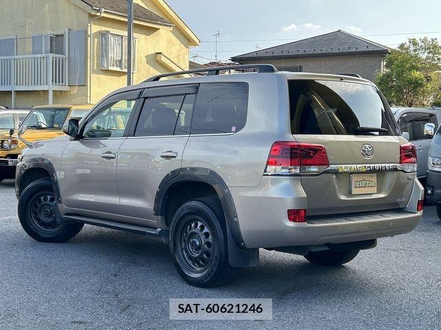 Toyota LAND CRUISER 2018-07 8829845-2