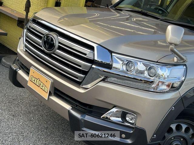 Toyota LAND CRUISER 2018-07 8829845-4