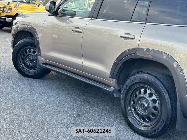Toyota LAND CRUISER 2018-07 8829845-5