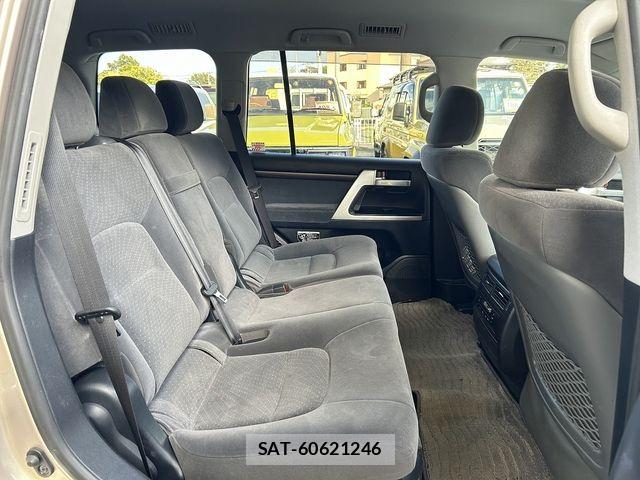 Toyota LAND CRUISER 2018-07 8829845-7