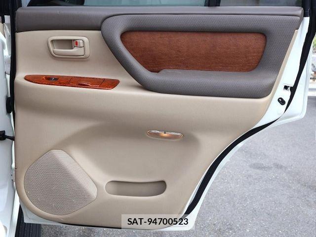 Toyota LAND CRUISER 2004-01 8829847-14