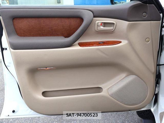 Toyota LAND CRUISER 2004-01 8829847-15