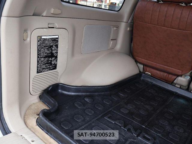 Toyota LAND CRUISER 2004-01 8829847-17