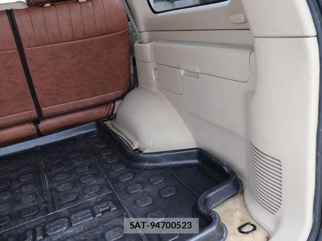 Toyota LAND CRUISER 2004-01 8829847-18