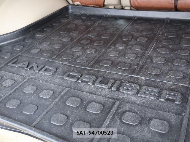 Toyota LAND CRUISER 2004-01 8829847-19