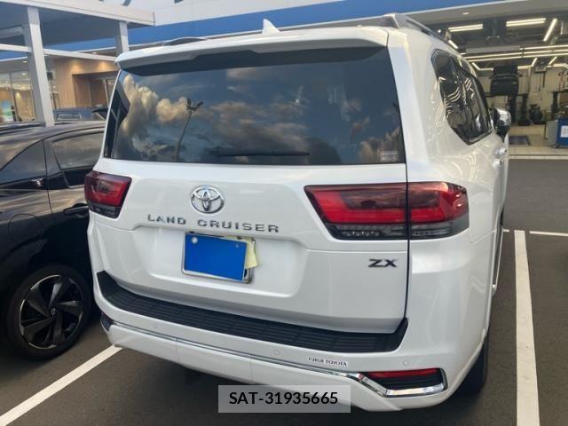 Toyota LAND CRUISER 2024-10 8829844-3