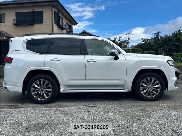 Toyota LAND CRUISER 2023-09 8880392-3